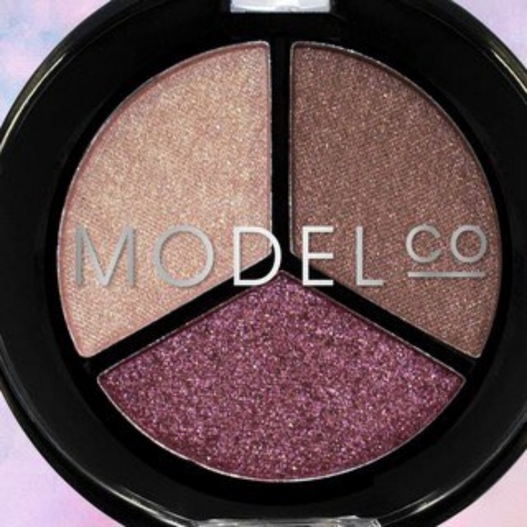 Eyeshadow Triad And Brush - Picture 4 of 4